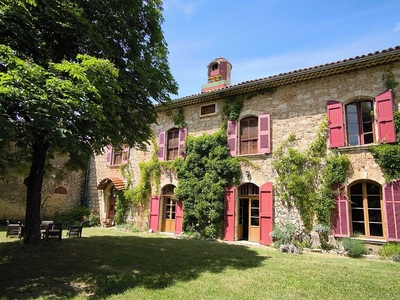 Secteur Verdon, authentique ferme provenale sur 100 hectares