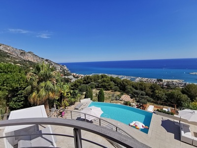 Menton - Luxueuse villa sur les hauteurs avec vue imprenable